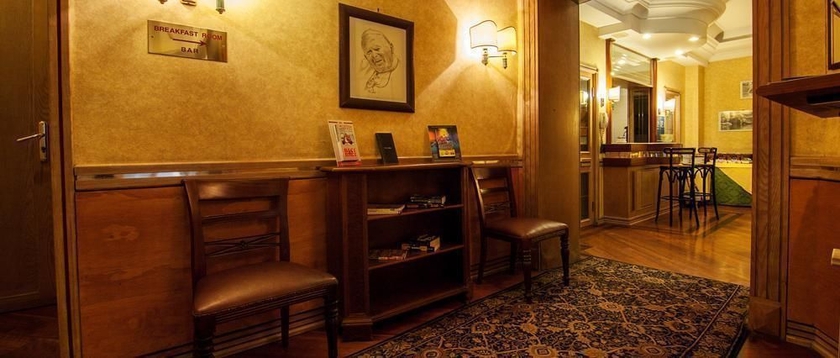 Imagen de los interiores del Hotel Pomezia. Foto 16