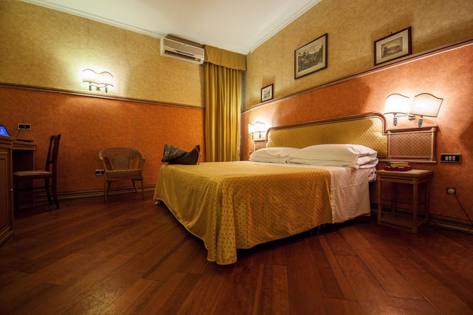 Imagen de la habitación del Hotel Pomezia. Foto 9