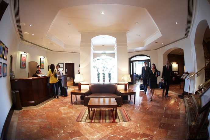 Imagen de los interiores del Hotel Pomme d'Or. Foto 9