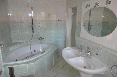 Imagen de la habitación del Hotel Pommerscher Hof. Foto 6