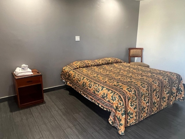 Imagen de la habitación del Hotel Pomona Inn. Foto 7