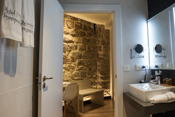 Imagen de la habitación del Hotel Pompaelo Urban Spa. Foto 10