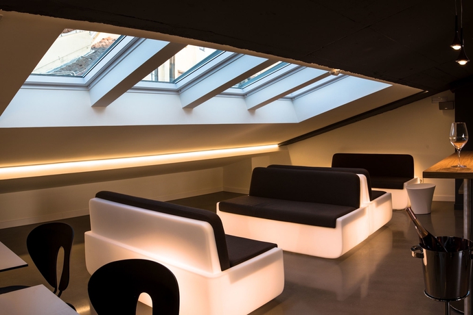 Imagen del bar/restaurante del Hotel Pompaelo Urban Spa. Foto 6