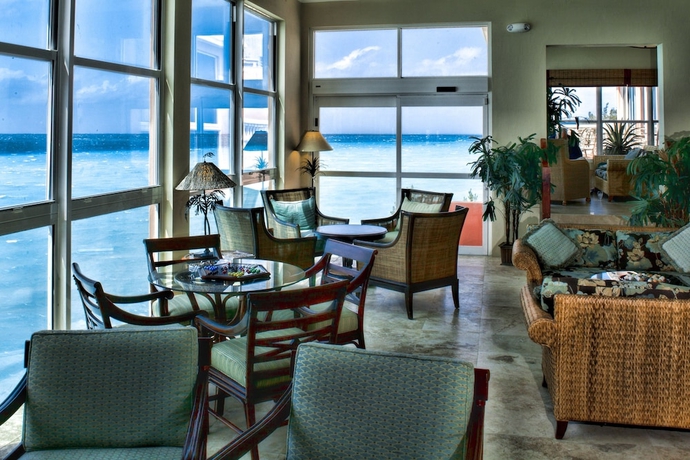 Imagen de los interiores del Hotel Pompano Beach Club. Foto 12