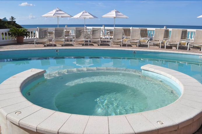 Imagen de la piscina del Hotel Pompano Beach Club. Foto 18