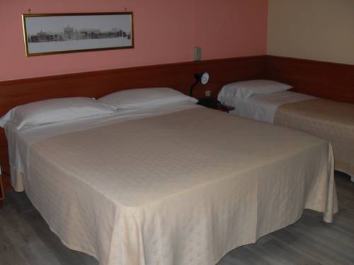 Imagen de la habitación del Hotel Pompei. Foto 15