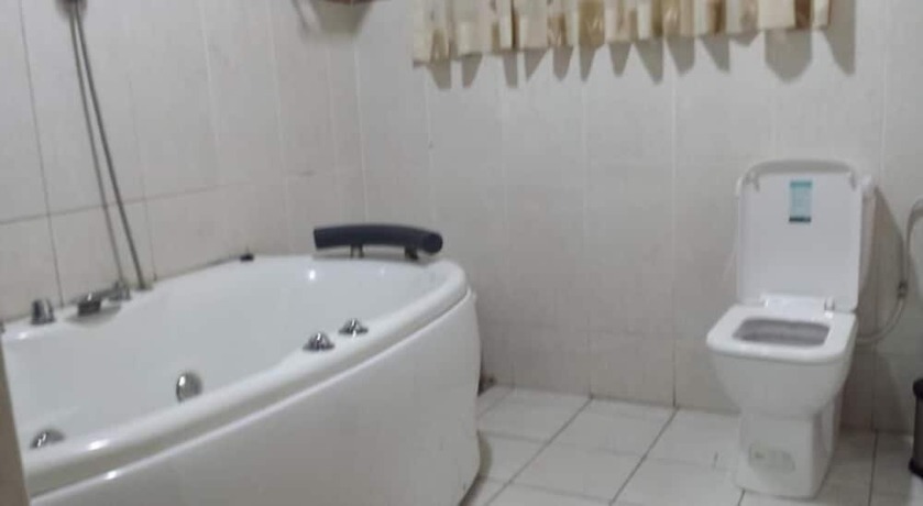 Imagen general del Hotel Ponderosa Travel Lodge. Foto 2