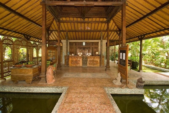 Imagen de los interiores del Hotel Pondok Sari Beach & Spa Resort. Foto 16