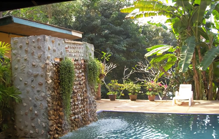 Imagen de la piscina del Hotel Pongsuda Chalet. Foto 17