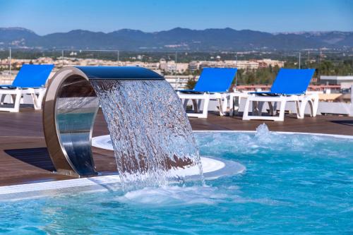 Imagen de la piscina del Hotel Ponient Dorada Palace by PortAventura World. Foto 20