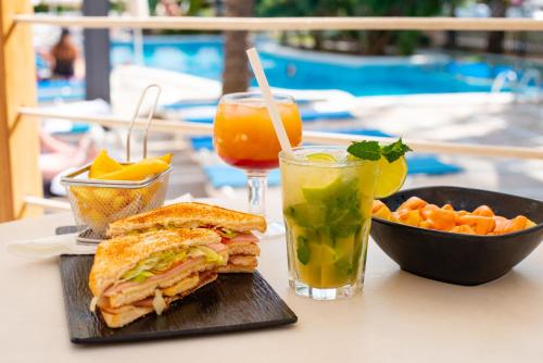 Imagen del bar/restaurante del Hotel Ponient Dorada Palace by PortAventura World. Foto 2