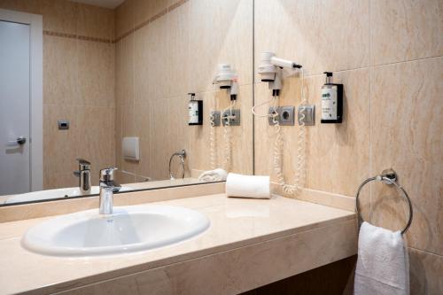 Imagen de la habitación del Hotel Ponient Piramide Salou by Port Aventura World. Foto 6