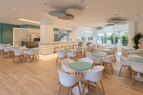 Imagen del bar/restaurante del Hotel Ponient Piramide Salou by Port Aventura World. Foto 3