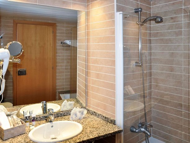 Imagen de la habitación del Hotel Ponient Vila Centric by PortAventura World. Foto 19