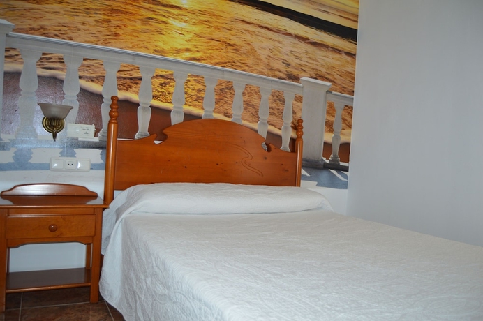 Imagen de la habitación del Hotel Poniente. Foto 6