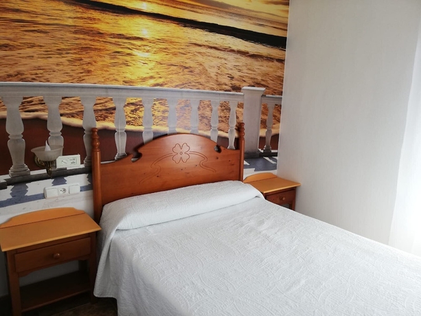 Imagen de la habitación del Hotel Poniente. Foto 7