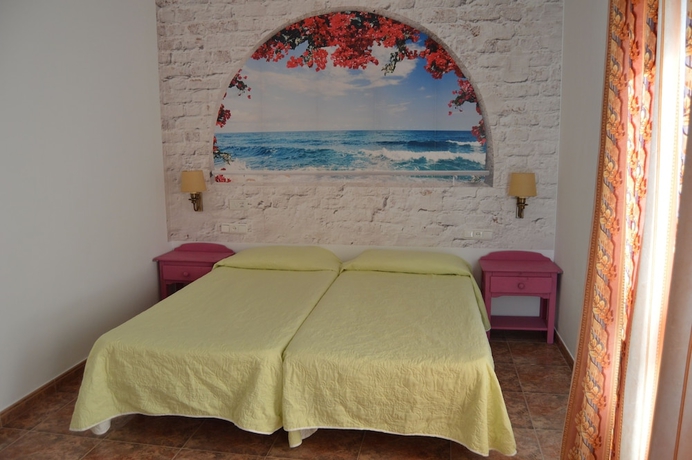 Imagen de la habitación del Hotel Poniente. Foto 8