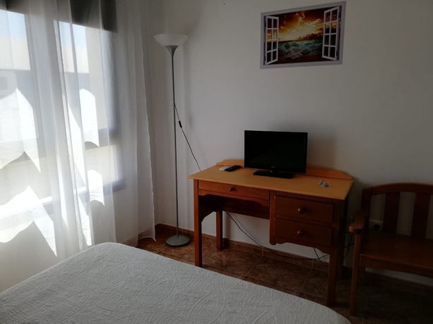 Imagen de la habitación del Hotel Poniente. Foto 13