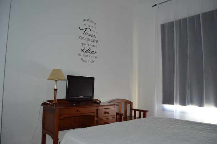 Imagen de la habitación del Hotel Poniente. Foto 19