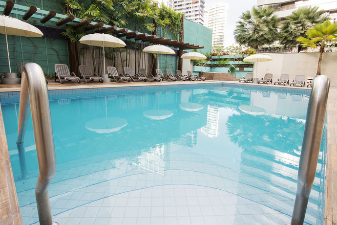 Imagen de la piscina del Hotel Ponta Mar. Foto 7
