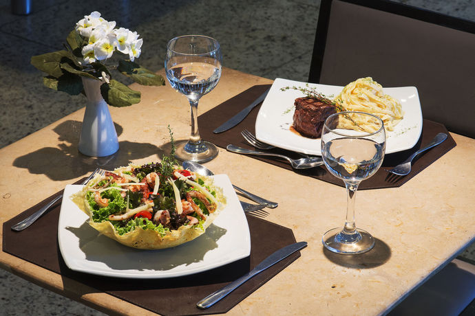 Imagen del bar/restaurante del Hotel Ponta Mar. Foto 3