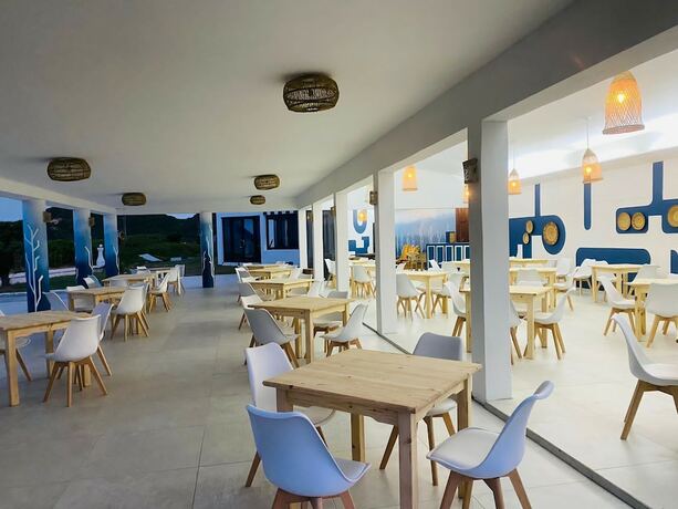 Imagen del bar/restaurante del Hotel Ponta Mar Resort. Foto 13