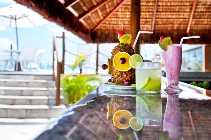 Imagen de la piscina del Hotel Pontalmar Praia. Foto 15