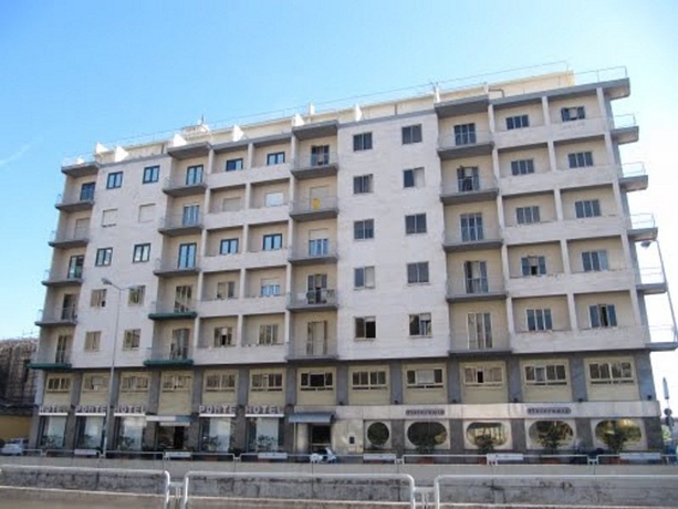 Imagen general del Hotel Ponte, Palermo. Foto 1