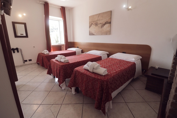 Imagen de la habitación del Hotel Pontenuovo. Foto 4