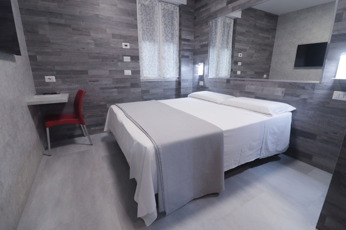 Imagen de la habitación del Hotel Pontenuovo. Foto 6