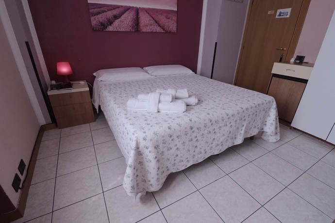 Imagen de la habitación del Hotel Pontenuovo. Foto 8