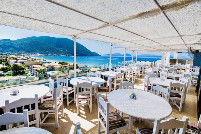 Imagen del bar/restaurante del Hotel Ponti Beach. Foto 2