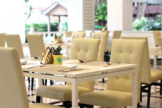 Imagen del bar/restaurante del Hotel Pooh Beach Resort and Spa. Foto 2