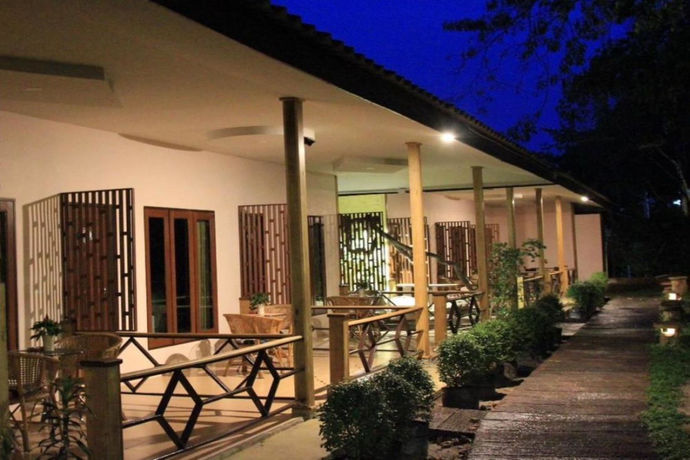 Imagen del bar/restaurante del Hotel Poohbar Resort and Lotusdive. Foto 2