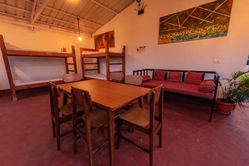 Imagen general del Hotel Pool Side Cottages. Foto 13