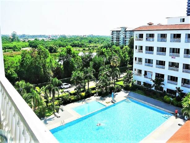 Imagen de la piscina del Hotel Pool View Apartment. Foto 23