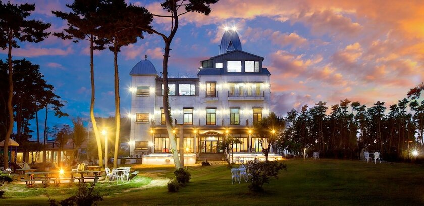 Imagen general del Hotel Pool Villa Linderburg. Foto 9