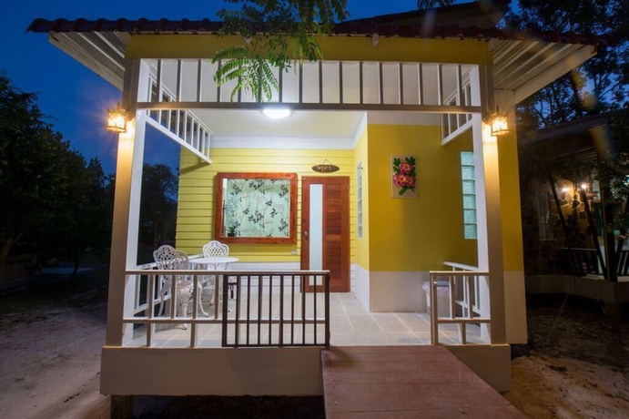 Imagen de la habitación del Hotel Poomvarin Resort. Foto 14