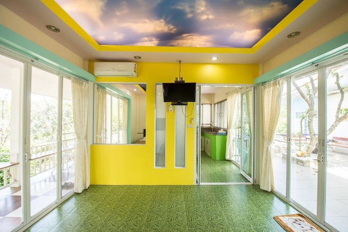 Imagen de la habitación del Hotel Poomvarin Resort. Foto 18