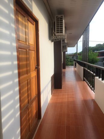 Imagen de los interiores del Hotel Poonsap Apartment. Foto 13