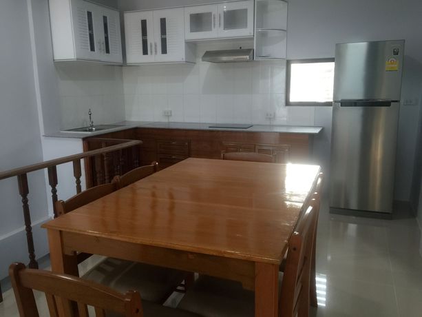 Imagen de la habitación del Hotel Poonsap Apartment. Foto 7