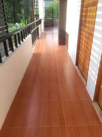 Imagen de la habitación del Hotel Poonsap Apartment. Foto 10