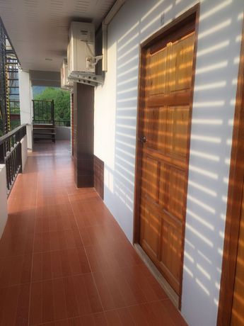 Imagen de los interiores del Hotel Poonsap Apartment. Foto 16
