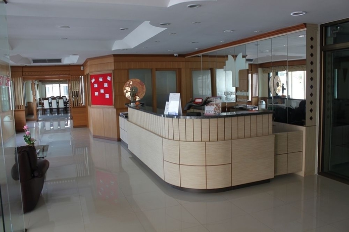 Imagen de los interiores del Hotel Poonsook Resident. Foto 9