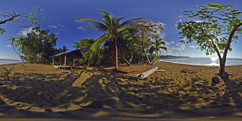 Imagen de los exteriores del Hotel Poor Man's Paradise. Foto 13