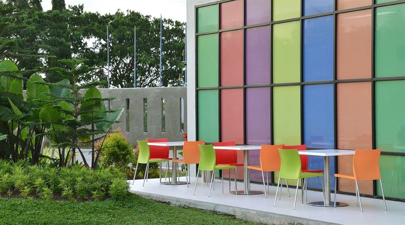Imagen de los exteriores del Hotel Pop! Airport. Foto 8