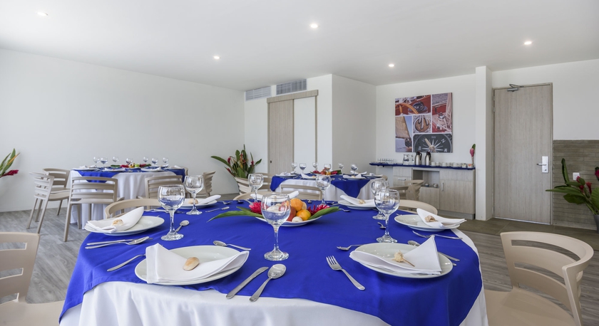 Imagen de los interiores del Hotel Pop Art Clc Mamonal Cartagena. Foto 14