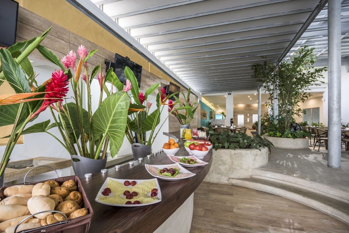 Imagen del bar/restaurante del Hotel Pop Art Clc Mamonal Cartagena. Foto 5