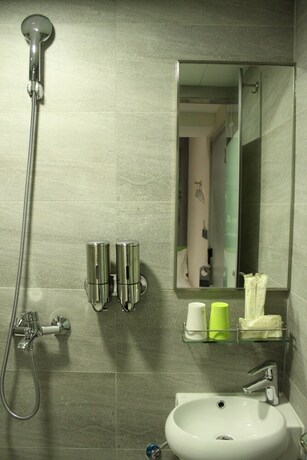 Imagen de la habitación del Hotel Pop Inn. Foto 3