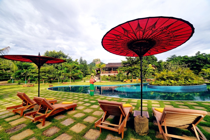 Imagen de la piscina del Hotel Popa Garden Resort. Foto 15